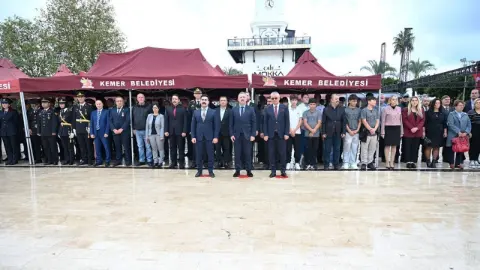 Kemer’de 29 Ekim çelenk töreni
