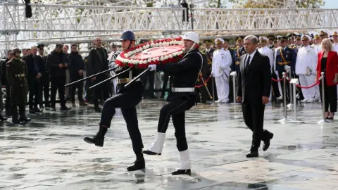 Antalya’da 29 Ekim kutlamaları Cumhuriyet Meydanı’nda başladı