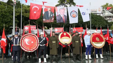 Antalya’da 29 Ekim kutlamaları Cumhuriyet Meydanı’nda başladı
