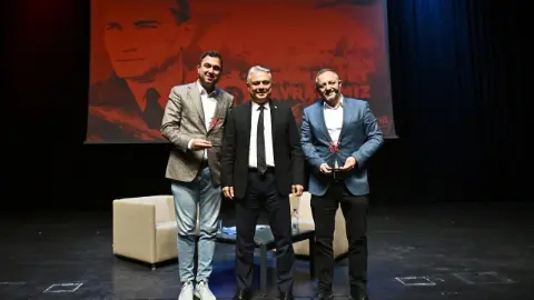 Ümit Uysal: Bize tekrar Cumhuriyet ruhu lazım