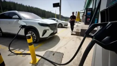 Elektrikli otomobil satışları Avrupa'da arttı, Türkiye'de düştü