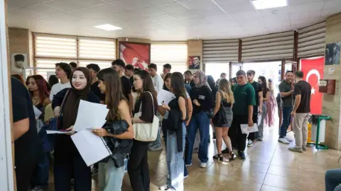 Aydın'da Üniversitelilerin AYKART Mesaisi: Kampüslerde Yoğunluk