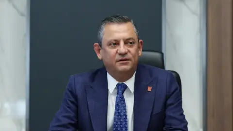 Özgür Özel: Partideki rüşvet ve adli olayları kabul etti