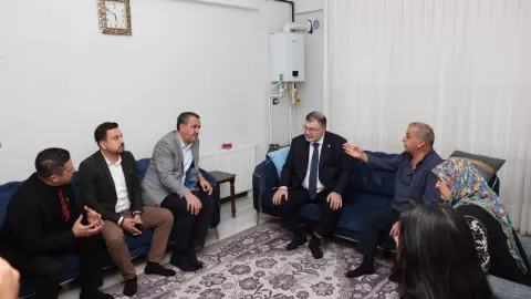 AK Parti İzmir İl Başkanı Bilal Saygılı Bayraklı’da depremzedelerle buluştu