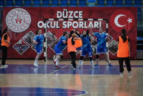 Düzce'de okul sporları açılışı Bahçeşehir'de yapıldı: Yeni sezonun hedefleri açıklandı