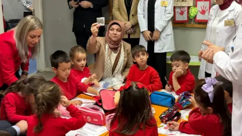 Düzce'de Anaokulu Öğrencileri Kızılay Haftası'nda Yardımlaşmayı Öğrendi