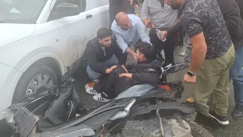 Rize Menderes Bulvarı’nda Trafik Kazası: Motosiklet Sürücüsü Yaralandı
