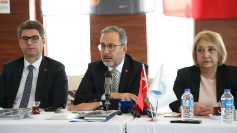 Kasapoğlu Menderes'te Spor Yatırımlarını inceledi