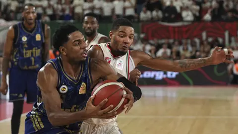 Fenerbahçe Tarfin, Karşıyaka'yı 97-72 yendi — 5. haftada farklı galibiyet