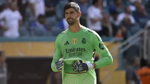 Courtois El Clasico kadrosundan çıkarıldı, Voloshyn çağrıldı