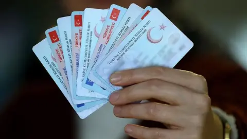 Kimlik kartı başvurusu nasıl yapılır, hangi belgeler gerekli?