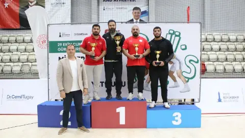İzmir'de cumhuriyet bayramı coşkusu tatami ve minderde yaşandı