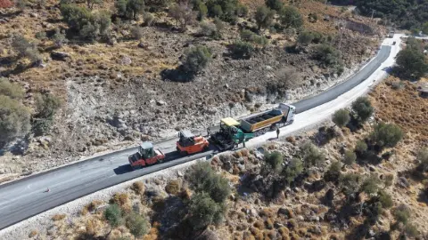 İzmir'de asfalt atağı: Kiraz'dan Bergama'ya ilçe ilçe yol yenileme