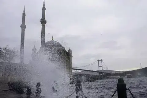 Güney Ege ve Antalya’da kuvvetli ve şiddetli yağış bekleniyor