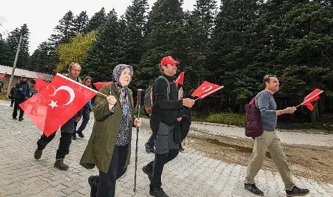 Osmangazi'de Cumhuriyet Coşkusu Uludağ'ın Zirvesine Taşındı