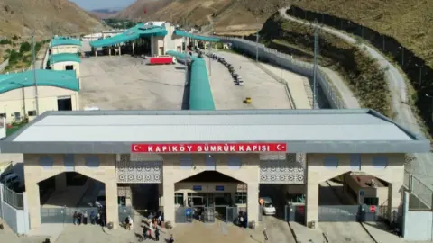 Kapıköy Gümrük Kapısı Karşılıklı Tır Geçişlerine Açıldı