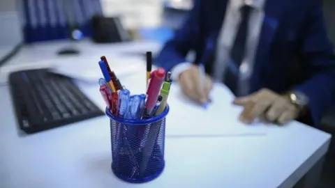Kamu personelinin maaş sistemi sadeleştirilecek; görev esaslı düzenleme