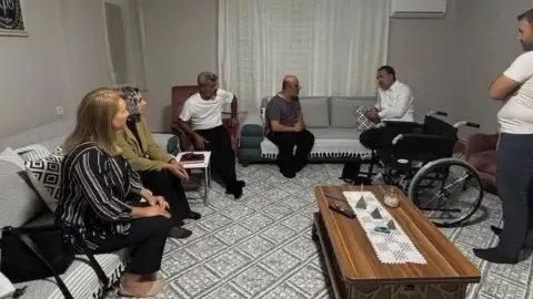 AK Parti Bayraklı'dan 34 aileye tekerlekli sandalye desteği