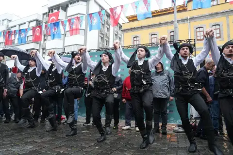 Trabzon Gastronomi Festivali'ne horonlu kortejle start verildi