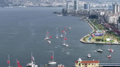 İzmir Körfezi'nde Cumhuriyet Rüzgarı ve Görkemli Yat Yarışları