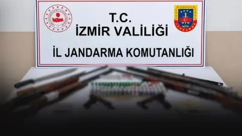Ödemiş'te jandarma operasyonu: Evde 42 ruhsatsız silah ele geçirildi
