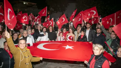 Güzelbahçe'de Cumhuriyet Bayramı 103. yılında coşkuyla kutlandı