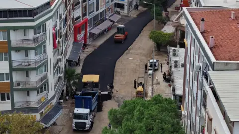 Manisa Muradiye'de sıcak asfalt mesaisi başladı, çalışmalar sürüyor