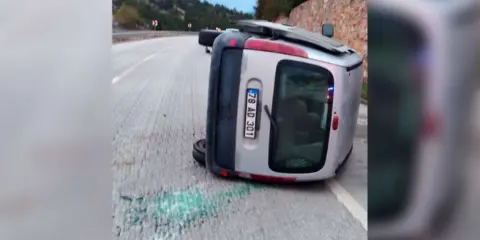 Önce refüje ardından otomobile çarparak devrildi: 1 yaralı