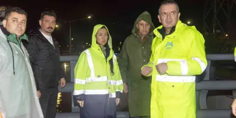 Başkan Vekili Genç, aşırı yağıştan etkilenen mahallelerde incelemelerde bulundu