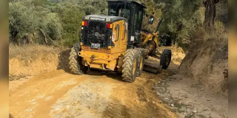 Efeler’de hasar gören tarım arazi yolları açılıyor