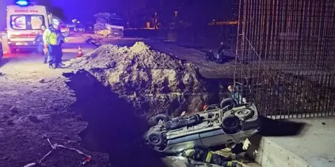 Otomobil, yol yapımı için kazılan çukura düştü; 1 ölü, 5 yaralı