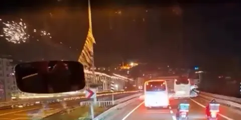 Trabzonspor Taraftarlarından Rize'de Deniz Sitesi ile Çarşı AVM’ye Havai Fişekli Saldırı!