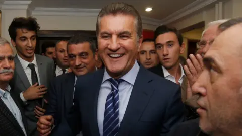 Mustafa Sarıgül hakkında cinsel saldırı iddiası: 10 şüpheliye gözaltı kararı