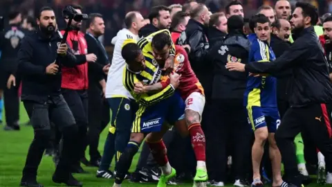 Galatasaray-Fenerbahçe derbisinin faturası belli oldu! Abadülkerim ve Brown
