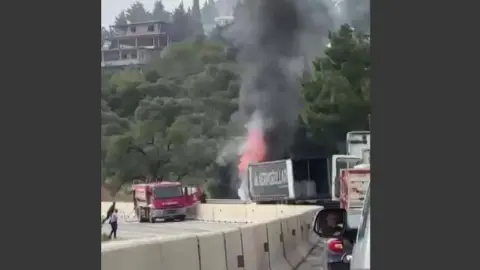 Seyir halindeki tırda yangın paniği