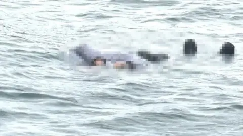 Balık tutarken denizde ceset buldular!