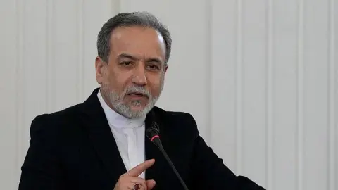 İran Dışişleri Bakanı Arakçi: Diplomasiye şans vermeye devam ediyoruz
