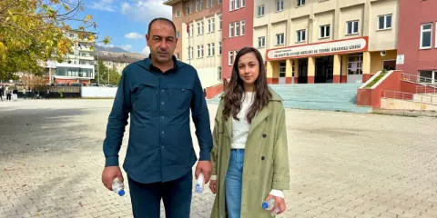 Yüksekova’da baba ve kızı KPSS’ye birlikte girdi