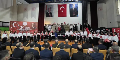 Yüksekova’da Cumhuriyet Bayramı programı düzenlendi
