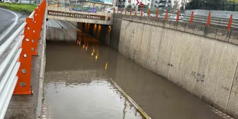 Diyarbakır’da sağanak yağışla hayat durma noktasına geldi
