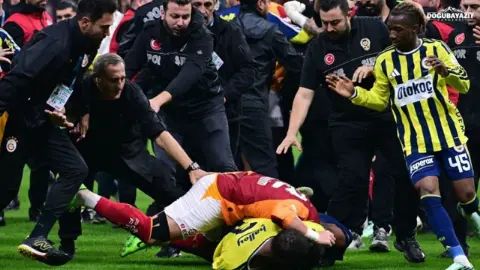 PFDK olaylı derbinin cezalarını açıkladı!