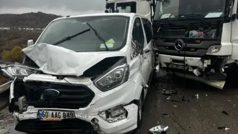 Erzurum’un Aşkale ilçesinde zincirleme trafik kazası: 3 araç birbirine girdi