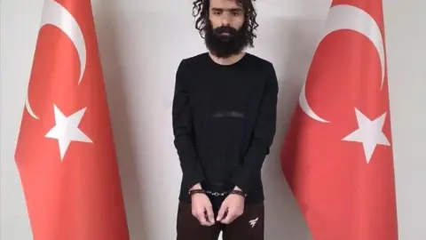 MİT, terör örgütü DEAŞ mensubu Bahadır’ı yakalayarak Türkiye’ye getirdi