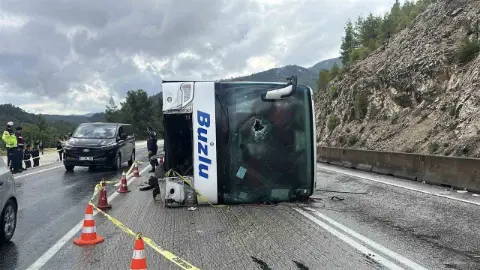 Burdur'da 1 kişinin öldüğü ve 8 kişinin yaralandığı otobüs kazasında sürücü tutuklandı