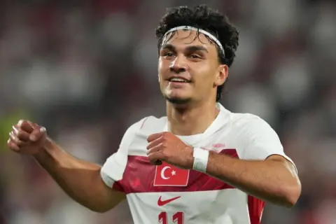 Hocasından Can Uzun'a uyarı: Canlı yayında gözünün yaşına bakmadı