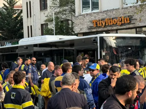 Fenerbahçeli taraftarlar Rams Park’a gitmek için toplandı