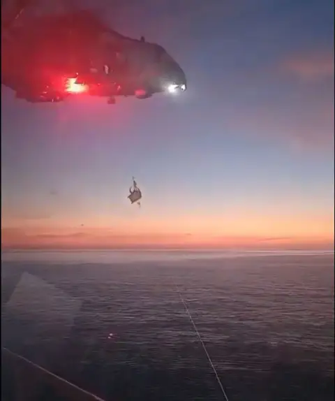 Cezayir açıklarında yaralanan Türk denizci helikopterle tahliye edildi