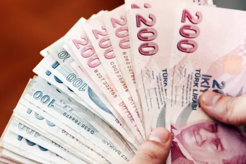 Emeklilerin 3 yıldır beklediği teklif Meclise geldi: Kabul edilirse her ay 25 bin 153 TL ödenecek