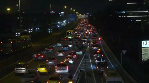 2maç İstanbul’da trafiği kilitledi! Yoğunluk yüzde 72’ye ulaştı
