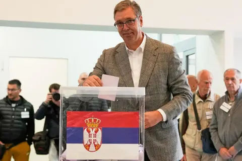 Sırbistan'da 14 yıllık dönem sona erdi: Vucic yenilgiyi kabul etti; Öğrenci Listesi kazandı